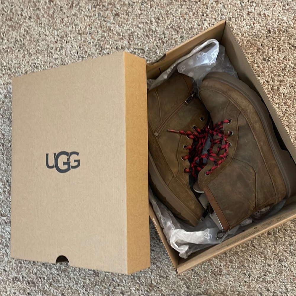 Ugg big boys Robley weather boot size 5